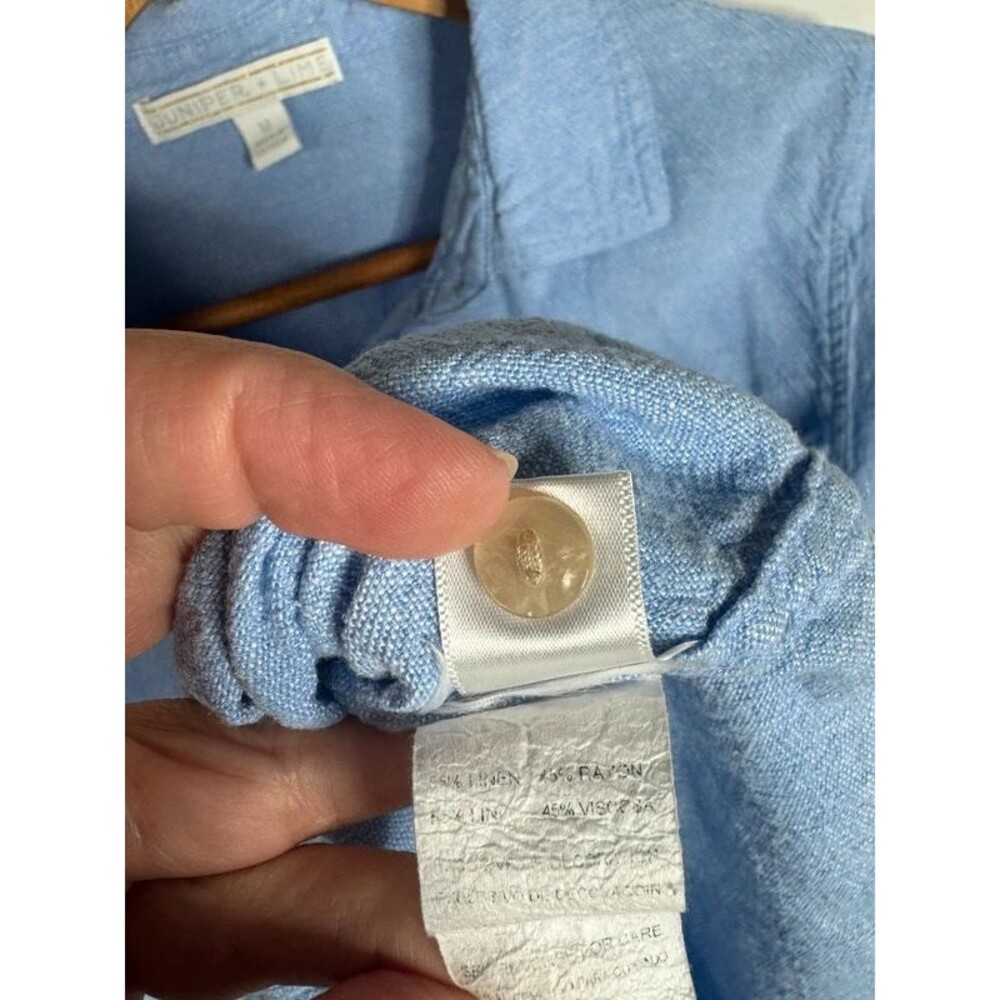 Medium linen light blue button-up shirt, Juniper + Lime - Picture 3 of 5